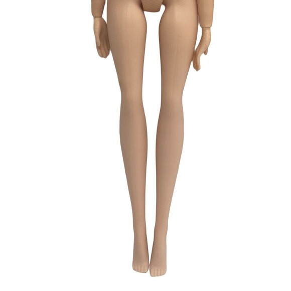 Disney Princess Rapunzel doll with Real Eyelashes - Picture 6 of 12